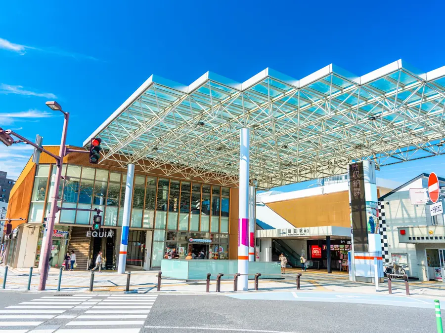 朝霞駅南口の駅前広場とEQUIA朝霞